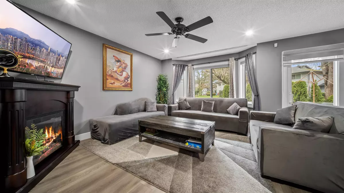 Dining Area Photo of 145 7287 140 STREET, Surrey BC V3W 5J6