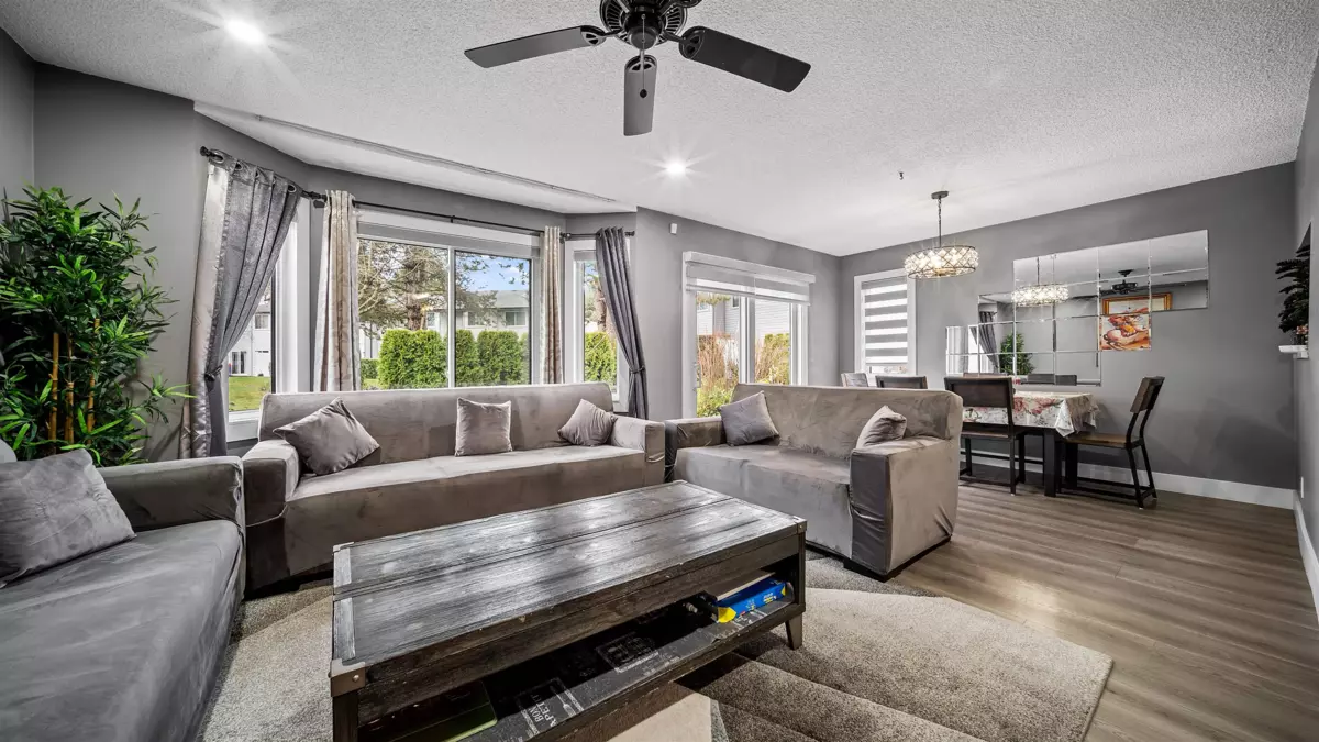 Family Room Photo of 145 7287 140 STREET, Surrey BC V3W 5J6