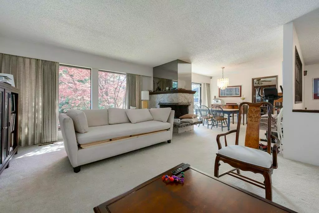 Dining Area Photo of 8194 WOODLAKE COURT, Burnaby BC V5A 3P4