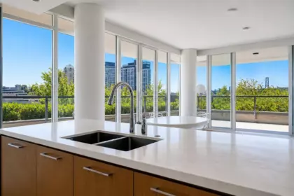 403 788 Arthur Erickson Place, Vancouver, BC, Vancouver — Apartment/Condo for sale