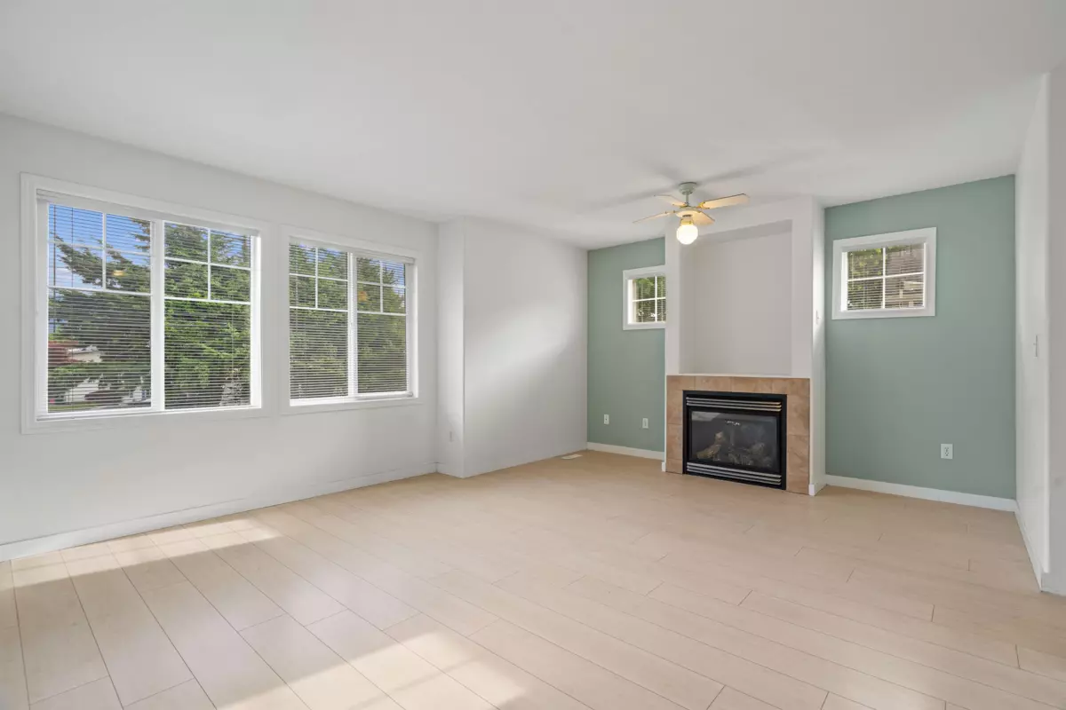 Living Room Photo of 46279 Chilliwack Central Road, Chilliwack, BC