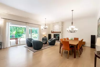 Kitchen Island Photo of 21924 6 Avenue, Langley, BC
