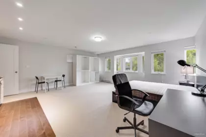 Entry Foyer Photo of 9428 General Currie Road, Richmond, BC