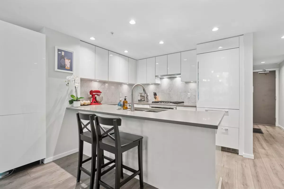 Dining Area Photo of 101 5883 Barker Avenue, Burnaby, BC