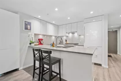 101 5883 Barker Avenue, Burnaby, BC, Burnaby — Apartment/Condo for sale