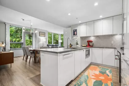 Kitchen Island Photo of 101 5883 Barker Avenue, Burnaby, BC