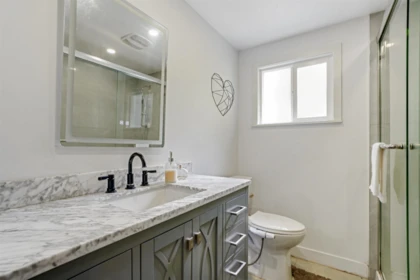Primary Bathroom Photo of 14375 68 Avenue, Surrey, BC