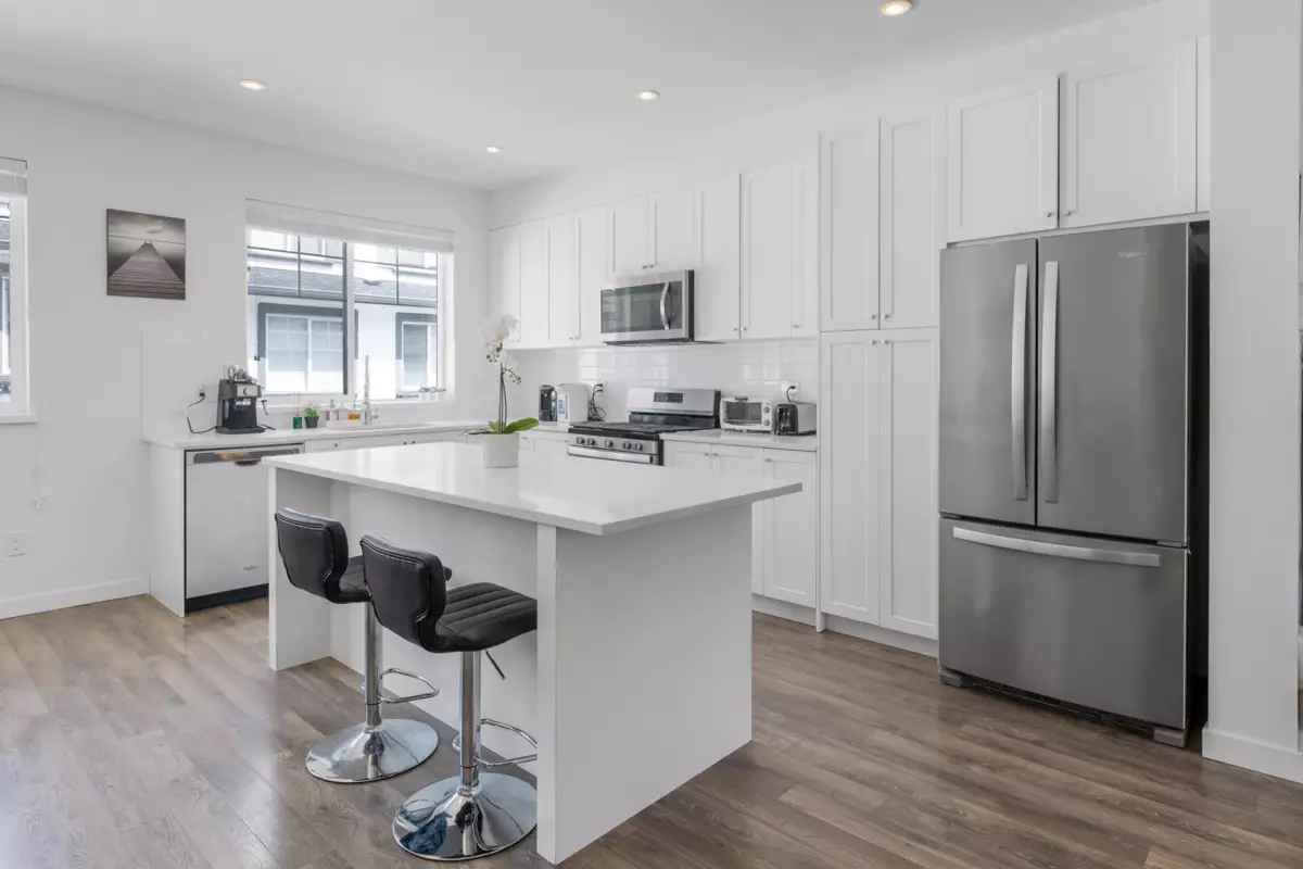 Family Room Photo of 26 16337 15 Avenue, Surrey, BC
