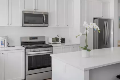 Kitchen Island Photo of 26 16337 15 Avenue, Surrey, BC