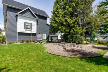 Swimming Pool Photo of 26 16337 15 Avenue, Surrey, BC