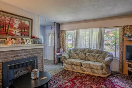 Breakfast Nook Photo of 17360 58a Avenue, Surrey, BC