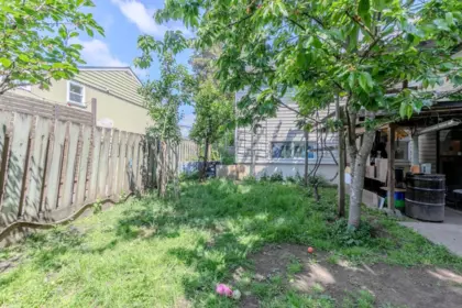 Garden / Landscaping Photo of 17360 58a Avenue, Surrey, BC