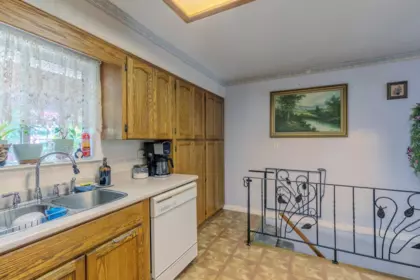 Guest Bathroom Photo of 17360 58a Avenue, Surrey, BC