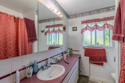 Powder Room Photo of 17360 58a Avenue, Surrey, BC