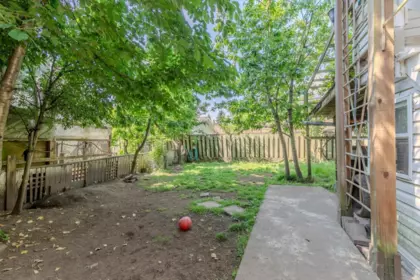 Swimming Pool Photo of 17360 58a Avenue, Surrey, BC