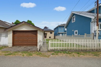 Swimming Pool Photo of 2546 Napier Street, Vancouver, BC