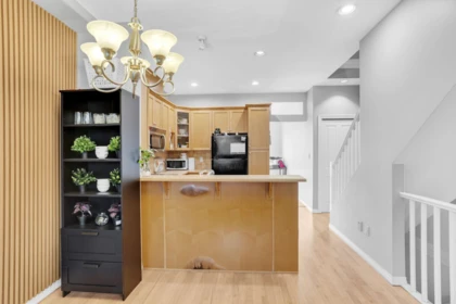 Entry Foyer Photo of 25 7250 144 Street, Surrey, BC