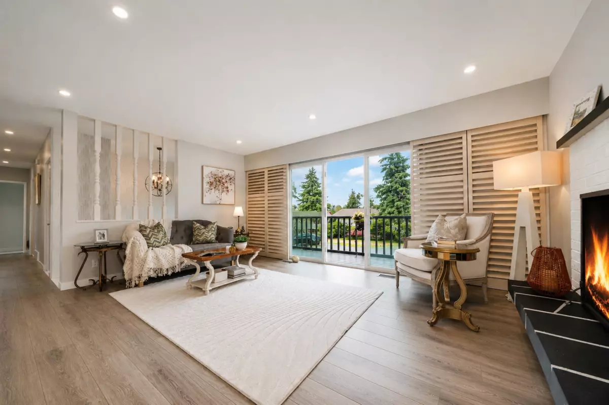 Family Room Photo of 525 55 Street, Delta, BC