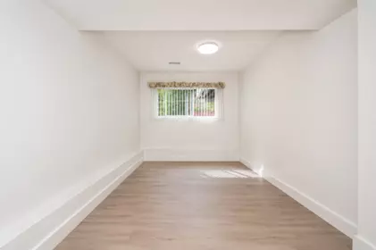 Basement Recreation Room Photo of 525 55 Street, Delta, BC