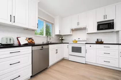 Breakfast Nook Photo of 525 55 Street, Delta, BC