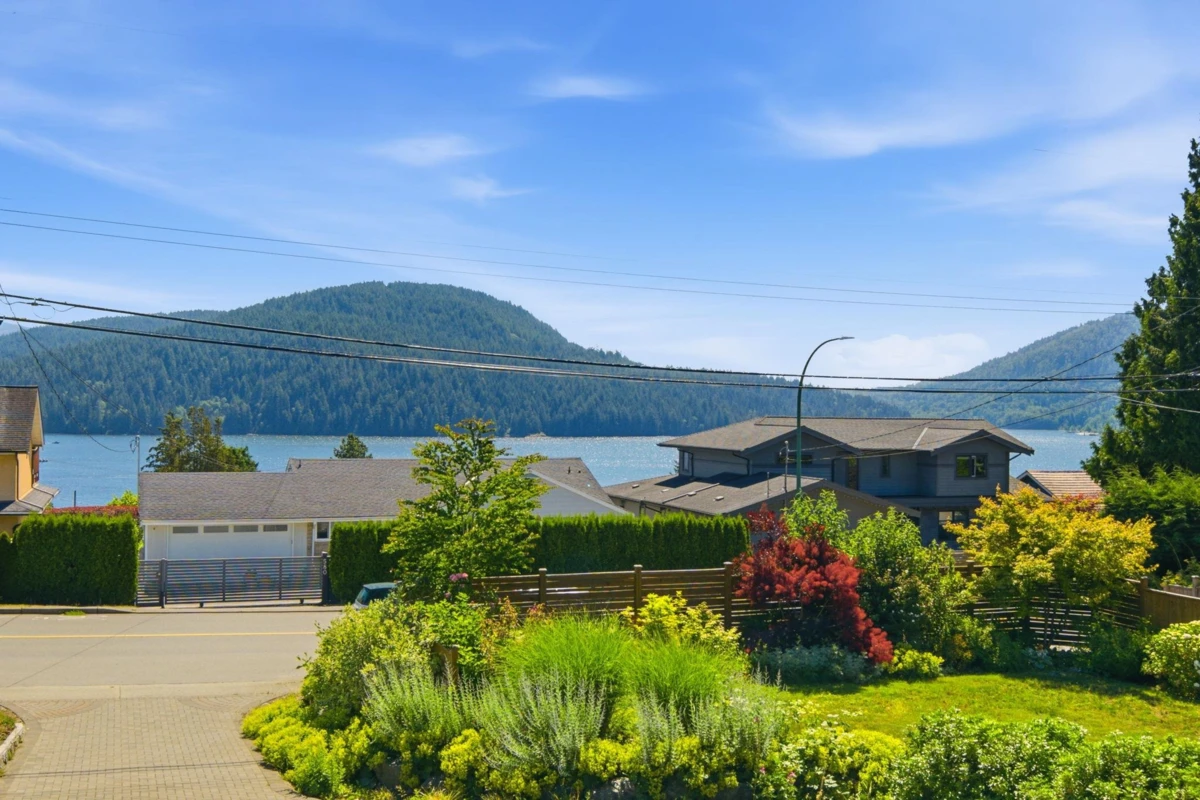 Family Room Photo of 575 N Dollarton Highway, North Vancouver, BC