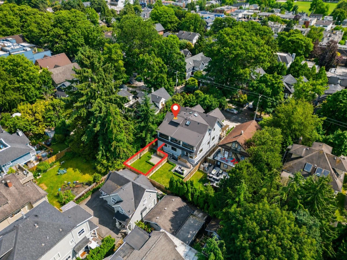 Dining Area Photo of 2373 W 7th Avenue, Vancouver, BC