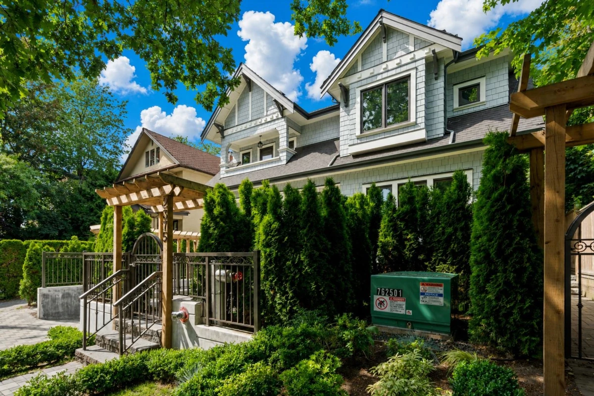 Family Room Photo of 2373 W 7th Avenue, Vancouver, BC