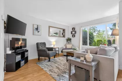Breakfast Nook Photo of 466 Carlsen Place, Port Moody, BC