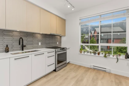 Kitchen Island Photo of 38046 Keel Way, Squamish, BC