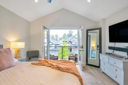 Hallway Photo of 24640 101 Avenue, Maple Ridge, BC