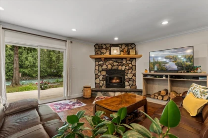 Breakfast Nook Photo of 49322 Neville Road, Sardis - Chwk River Valley, BC