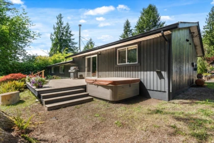 Front Yard Photo of 49322 Neville Road, Sardis - Chwk River Valley, BC
