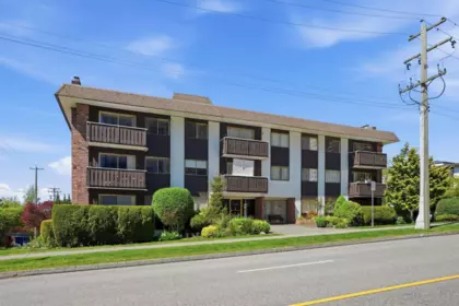 Playground / Recreational Area Near 314 1345 Chesterfield Avenue, North Vancouver, BC