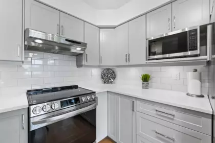 Kitchen Island Photo of 62 19160 119 Avenue, Pitt Meadows, BC
