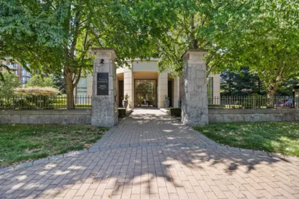 605 6833 Station Hill Drive, Burnaby, BC, Burnaby — Apartment/Condo for sale