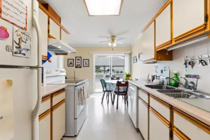 Kitchen Island Photo of 46 20554 118 Avenue, Maple Ridge, BC
