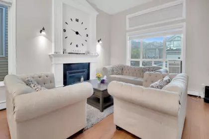 Kitchen Island Photo of 7690 146a Street, Surrey, BC
