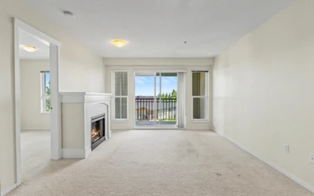 201 3082 Dayanee Springs Boulevard, Coquitlam, BC, Coquitlam — Apartment/Condo for sale