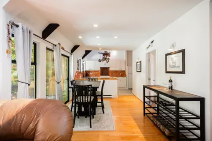 Kitchen Photo of 1540 Tunstall Boulevard, Bowen Island, BC