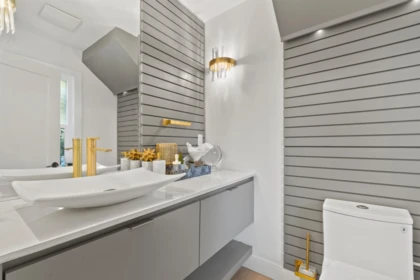 Primary Bathroom Photo of 615 E Kings Road, North Vancouver, BC