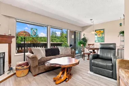 Breakfast Nook Photo of 1059 Old Lillooet Road, North Vancouver, BC