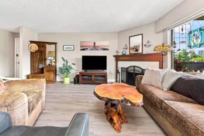 Kitchen Island Photo of 1059 Old Lillooet Road, North Vancouver, BC