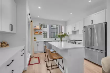 Kitchen Photo of 42 16433 19 Avenue, White Rock, BC