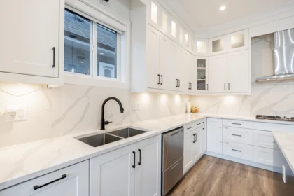 Kitchen Photo of 17825 Barnston Drive, Surrey, BC