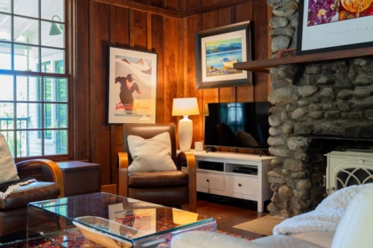 Breakfast Nook Photo of 822 Captains Way, Bowen Island, BC