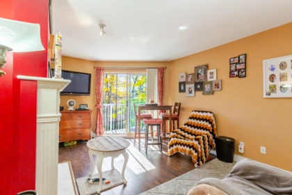 Breakfast Nook Photo of 318 15110 108 Avenue, Surrey, BC