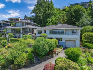 Garden / Landscaping Photo of 870 Leyland Street, West Vancouver, BC