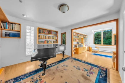 Hallway Photo of 870 Leyland Street, West Vancouver, BC