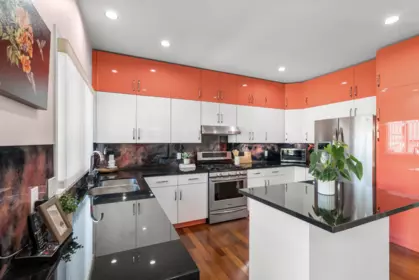 Kitchen Island Photo of 14711 75a Avenue, Surrey, BC
