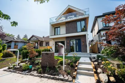 1 456 E 38th Avenue, Vancouver, BC, Vancouver — Half Duplex for sale